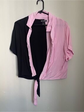 Hot Topic Two-Tone Tie-Front Shirt - Pink & Black